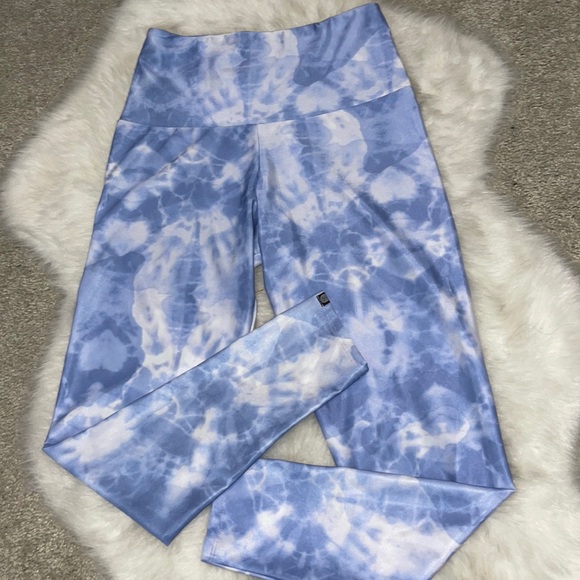 Onzie Legging - Picture 2 of 3